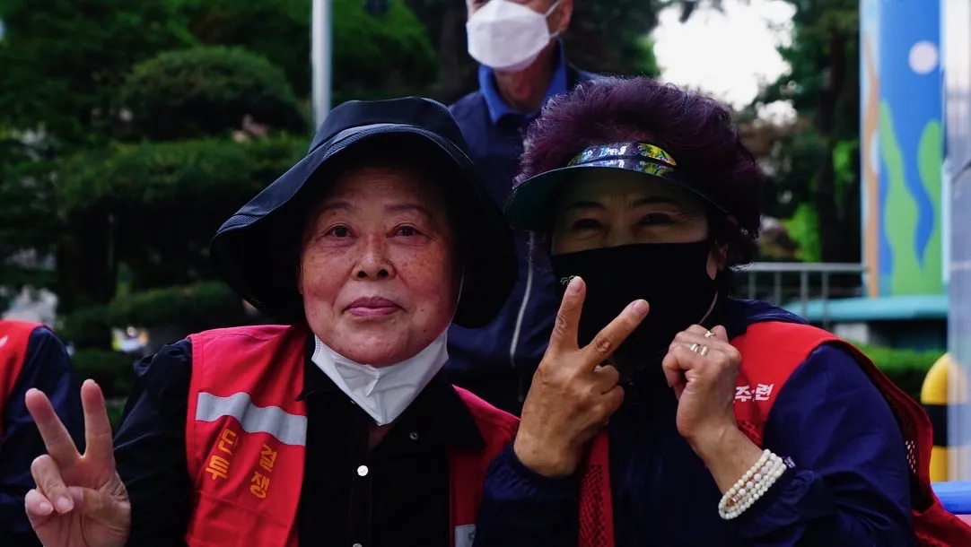 예술해방전선 활동 기록 사진 1FAA1DC8 F68E 422A BBE7 1E72455B9DF0