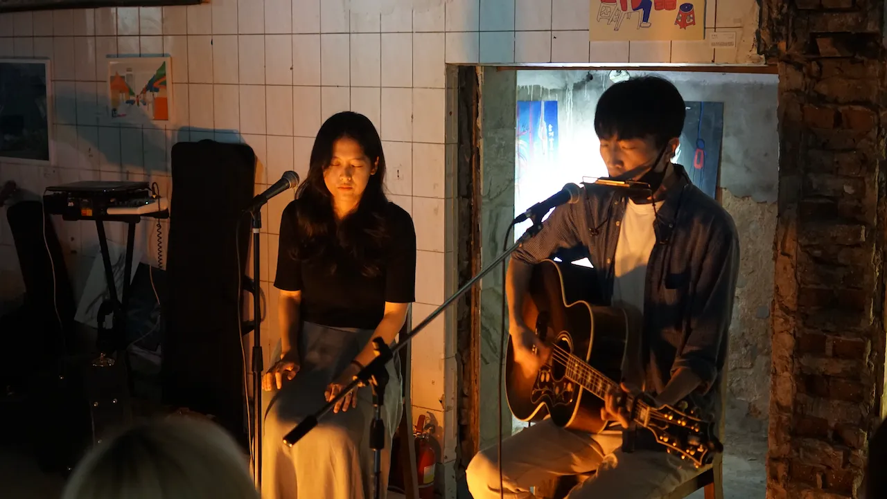 벽에 그려진 그래피티 아트